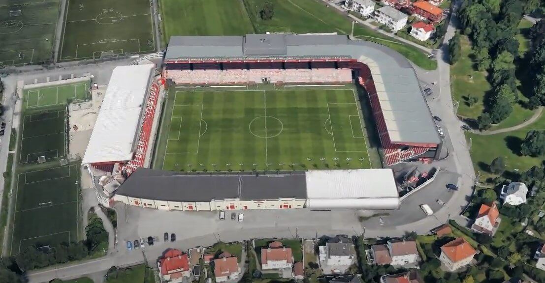 Piłkarze SK Brann przyłapani na kamerach stadionu. „Pijani zabrali ze sobą młode kobiety, uprawiali seks i biegali nago po boisku” Obraz wpisu