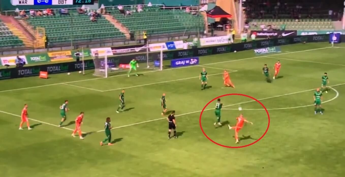 Wróciła Ekstraklasa! Odważna próba strzału z dystansu piłkarza Termaliki [WIDEO] Obraz wpisu