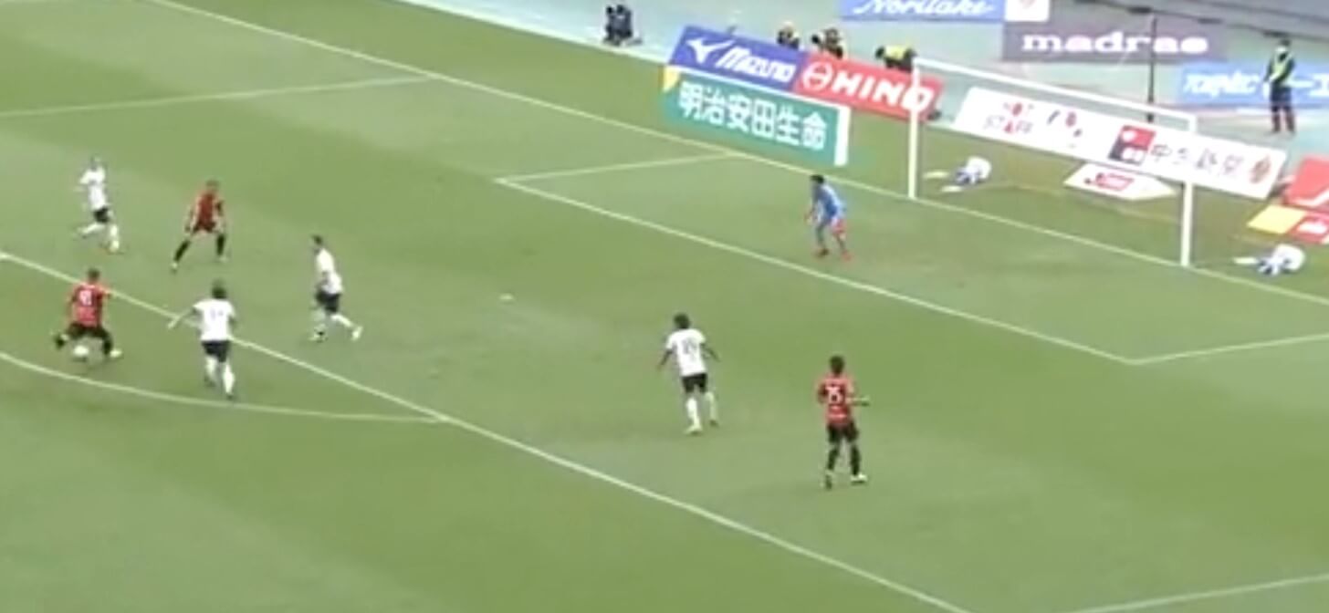 Jakub Świerczok z pięknym golem przeciwko Vissel Kobe. Dwukrotnie okiwał obrońcę rywali i pokonał bramkarza [WIDEO] Obraz wpisu