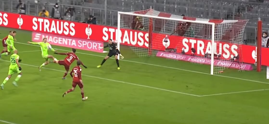 Robert Lewandowski z golem przeciwko Wolfsburgowi. Polak pobił kolejny rekord Muellera [WIDEO] Obraz wpisu