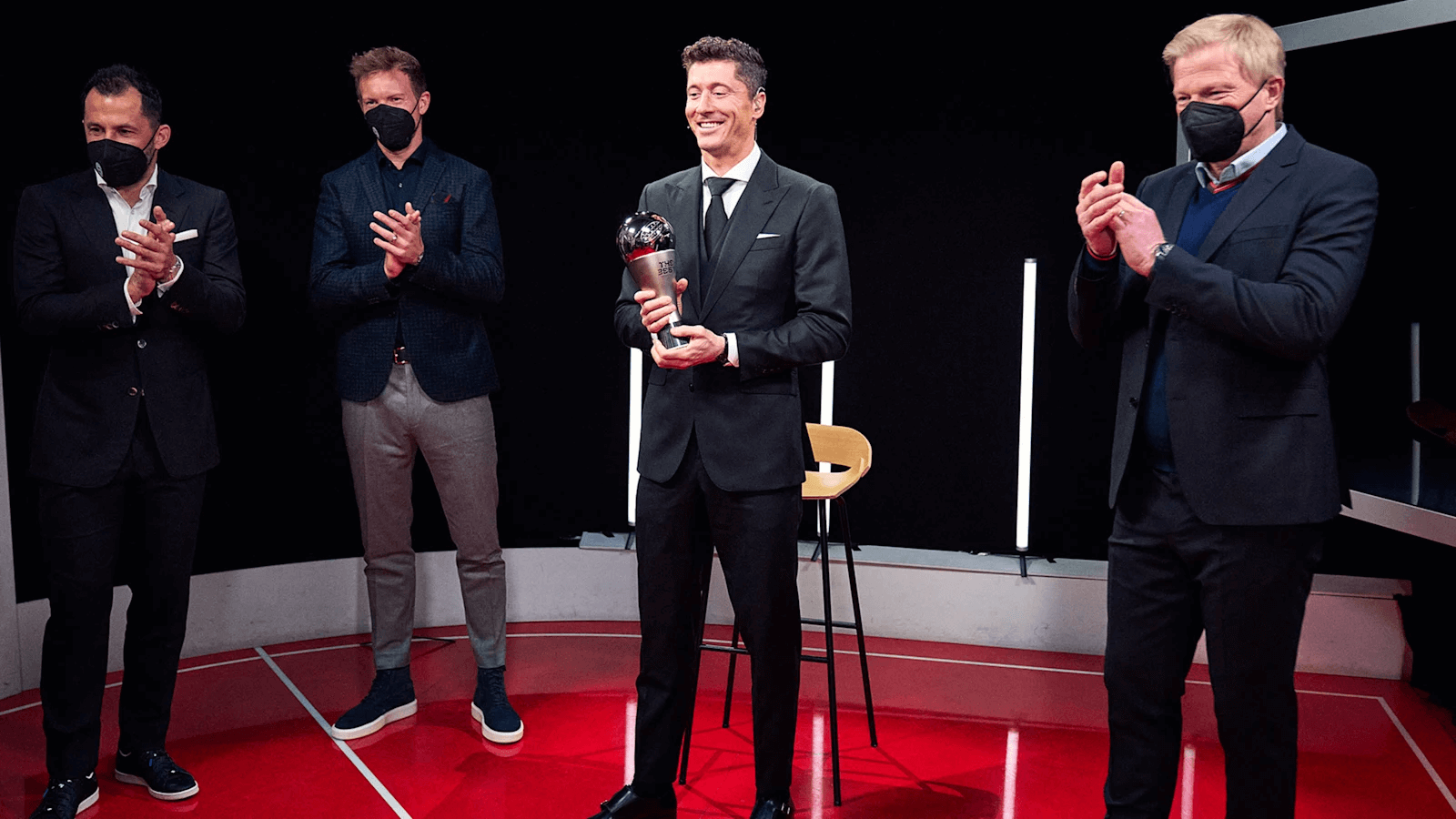 Robert Lewandowski pogratulował wszystkim zwycięzcom: „Pracujemy, aby grać jak najlepiej, bawić i sprawiać, że piłka jest najwspanialszym widowiskiem na świecie” Obraz wpisu