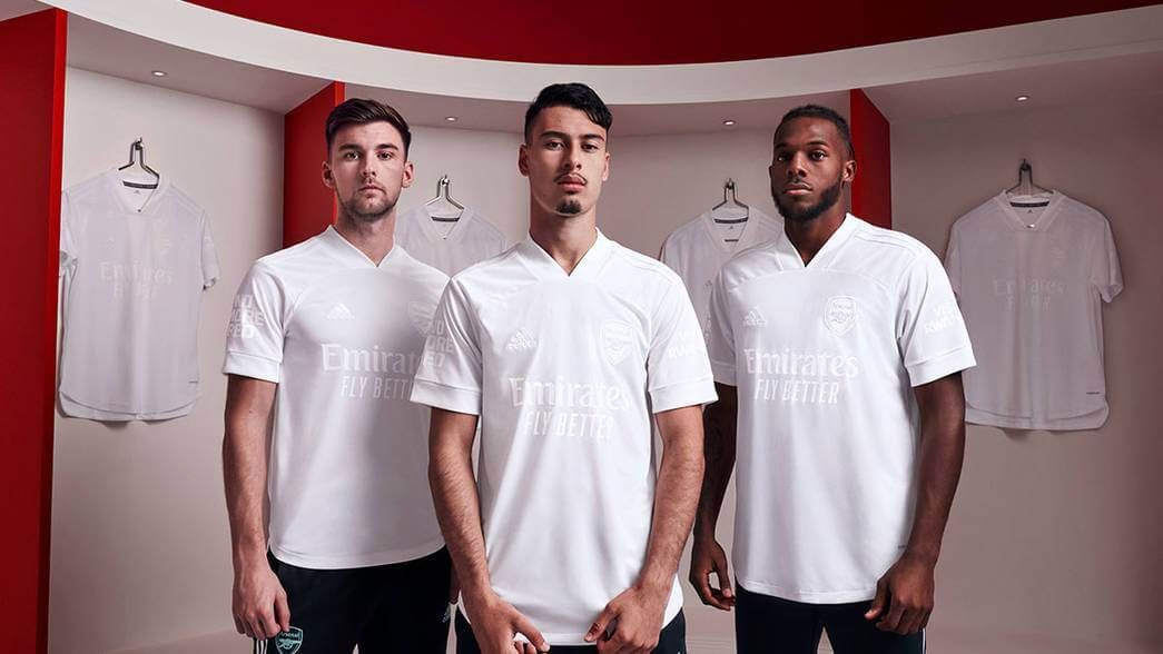 Arsenal zagra w specjalnych koszulkach. Kanonierzy wystąpią cali na biało Obraz wpisu