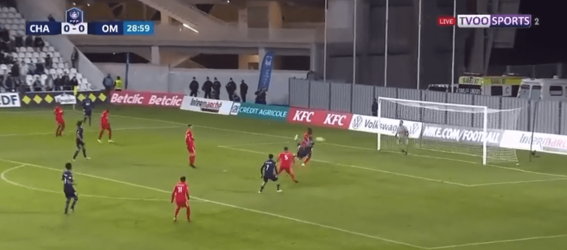Milik na prowadzenie! Pewny strzał z powietrza [WIDEO] Obraz wpisu