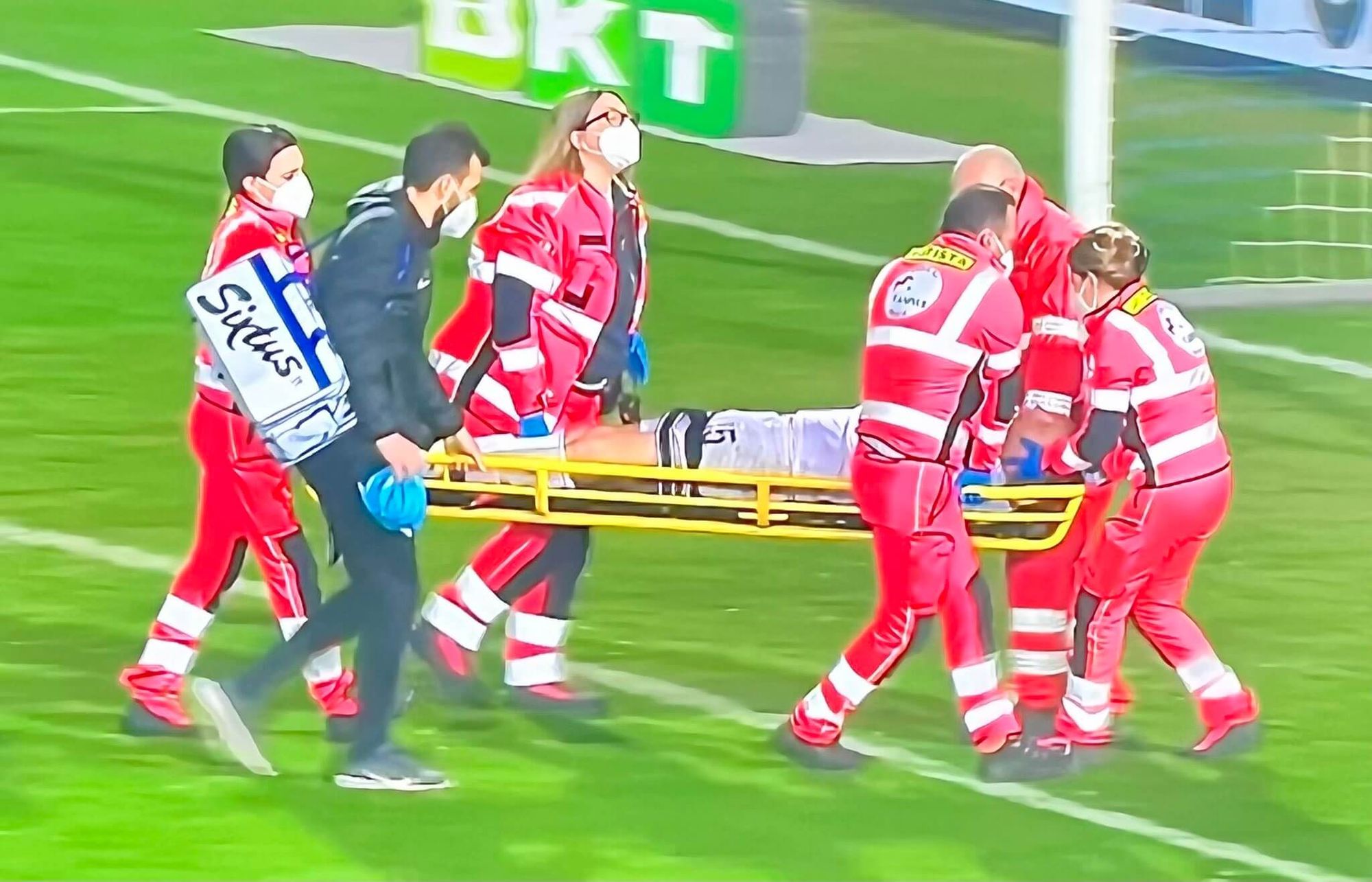 Niebezpieczna sytuacja z udziałem Kamila Glika. Polak zniesiony na noszach Obraz wpisu