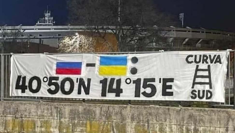 Ultrasi Hellasu wskazali Neapol jako miejsce rosyjskiej inwazji. Zdegustowany burmistrz miasta Obraz wpisu
