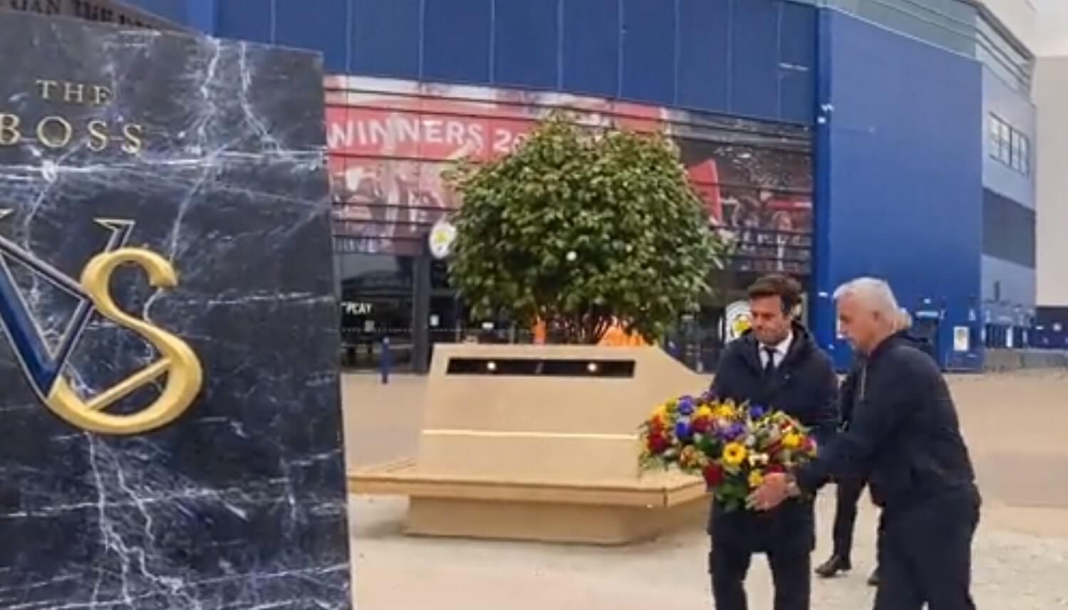 Ładny gest Jose Mourinho. Oddał hołd zmarłemu właścicielowi Leicester City [WIDEO] Obraz wpisu