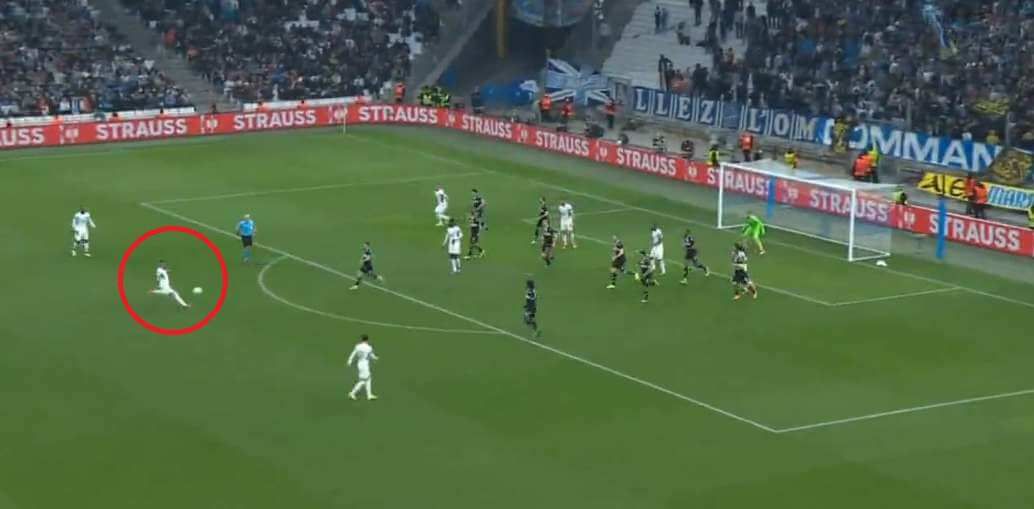 Dimitri Payet z kolejnym przepięknym golem. Atomowy strzał po wrzutce z rzutu rożnego [WIDEO] Obraz wpisu
