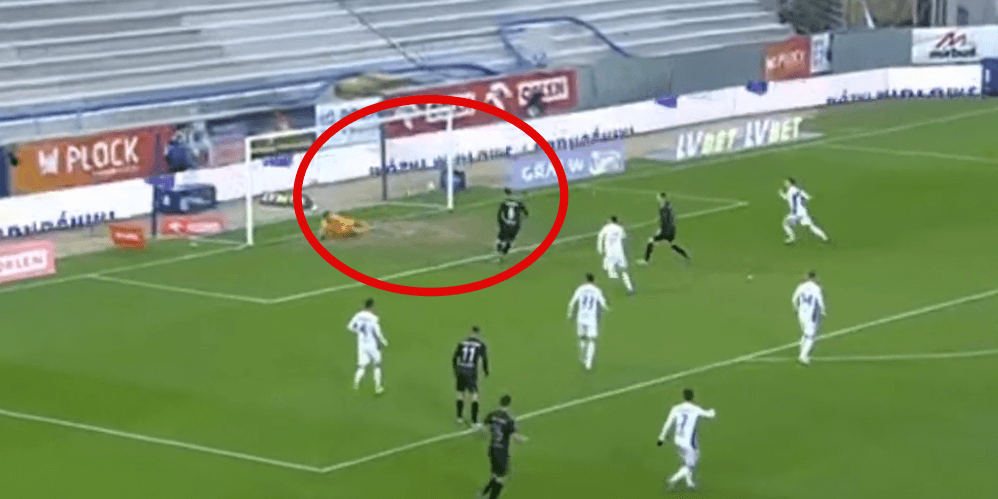 W poprzeczkę z… dwóch metrów. Ekstraklasa w pełnej krasie [WIDEO] Obraz wpisu
