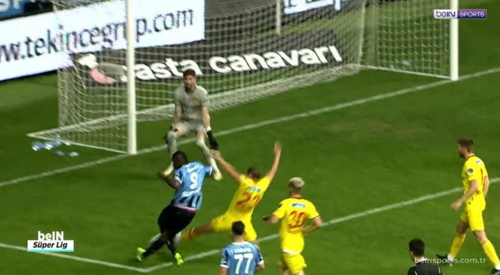 Pięć goli Mario Balotellego w jednym meczu. Ostatnie trafienie zwala z nóg [WIDEO] Obraz wpisu