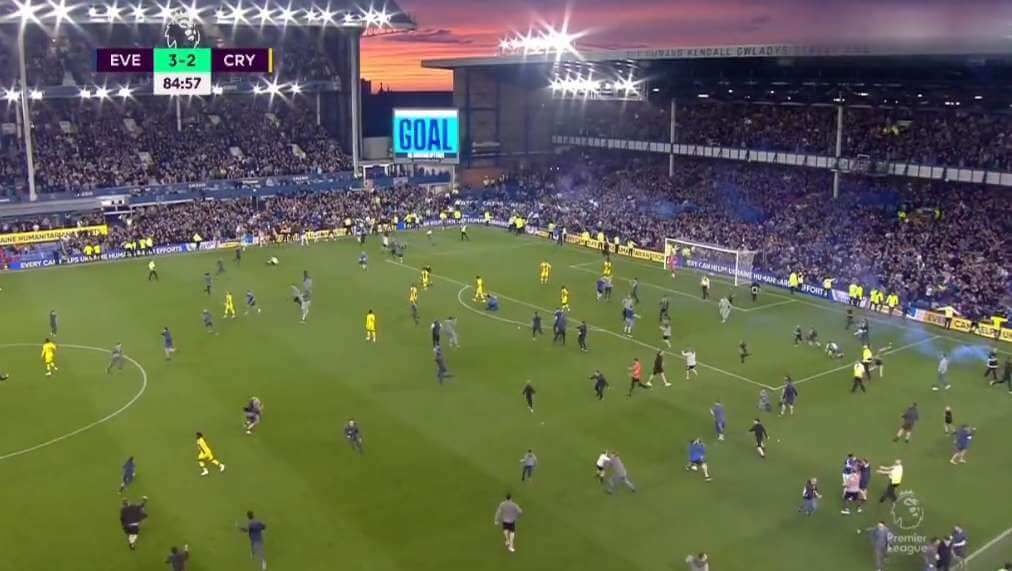 Everton odwrócił losy meczu i utrzymał się w Premier League. Szturm kibiców na boisko [WIDEO] Obraz wpisu