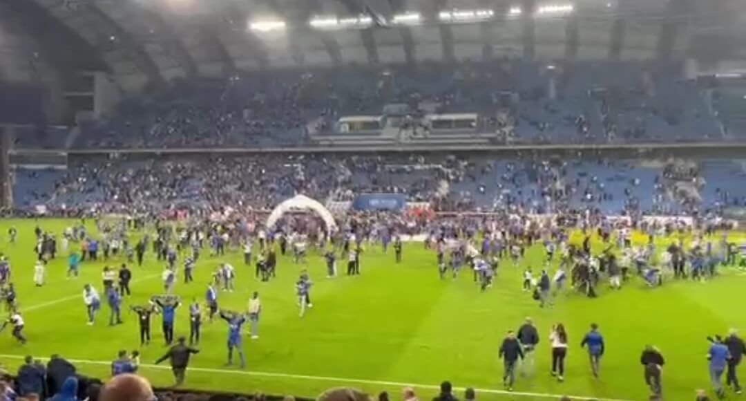Ogromna radość w Poznaniu! Kibice Lecha wtargnęli na murawę [WIDEO] Obraz wpisu