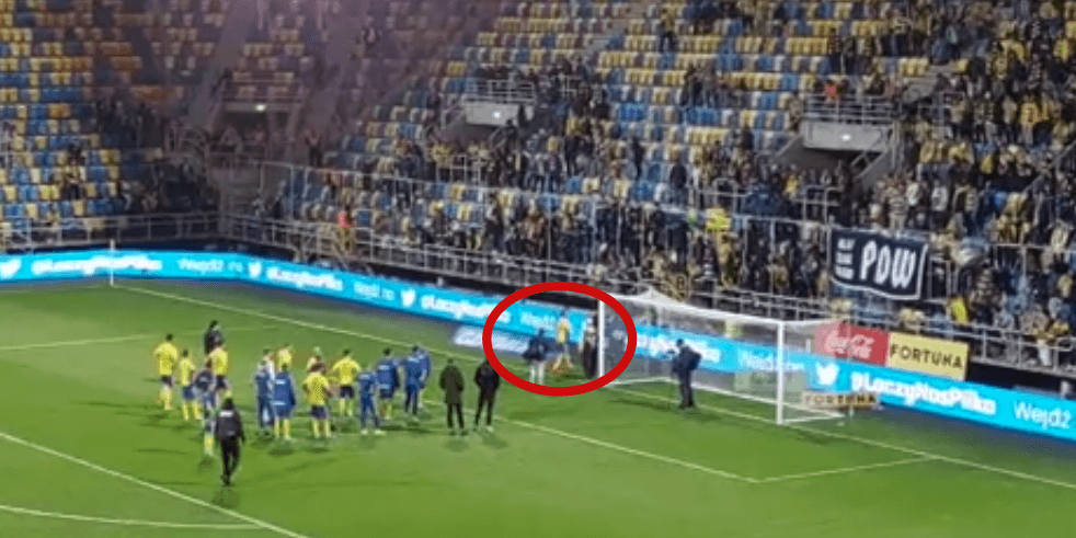 Gorąco po porażce Arki Gdynia. Kibice żądali wyjaśnień. Do akcji wkroczył Marcus Vinicus da Silva [WIDEO] Obraz wpisu