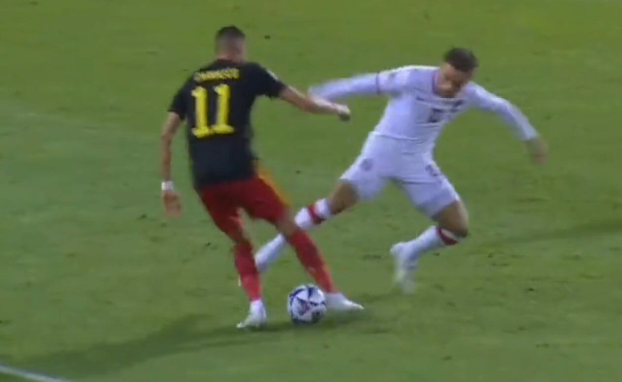 Pogubiony Matty Cash. Udany zwód Yannicka Carrasco [WIDEO] Obraz wpisu