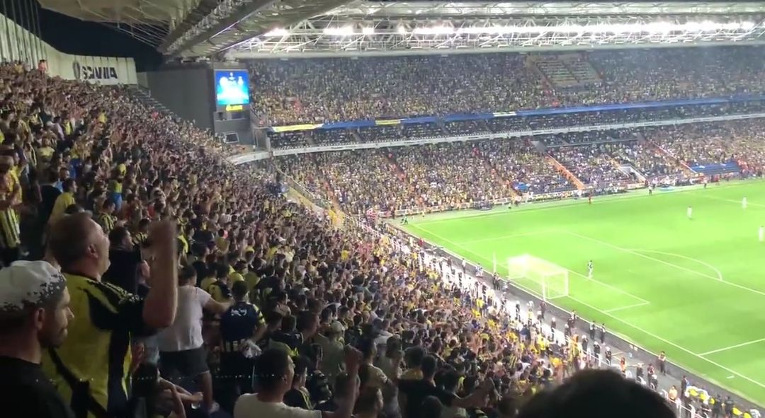 Szybka reakcja świata na zachowanie kibiców Fenerbahce. „Zwołano telekonferencję w trybie pilnym” Obraz wpisu