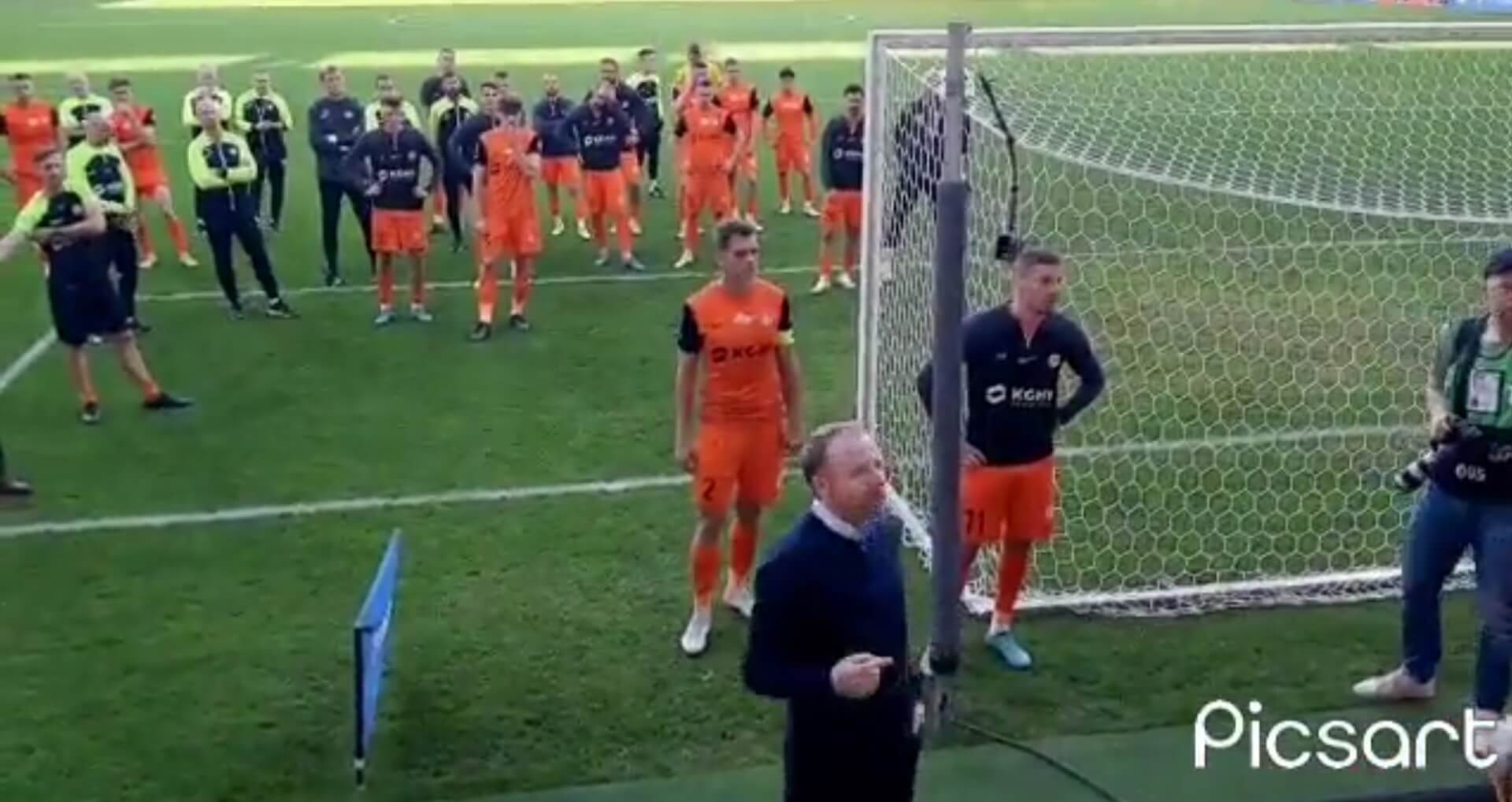 Piotr Stokowiec wyszedł do kibiców Zagłębia Lubin. „Gdyby nie my, to byście zapie*dzielali do Niepołomic” [WIDEO] Obraz wpisu