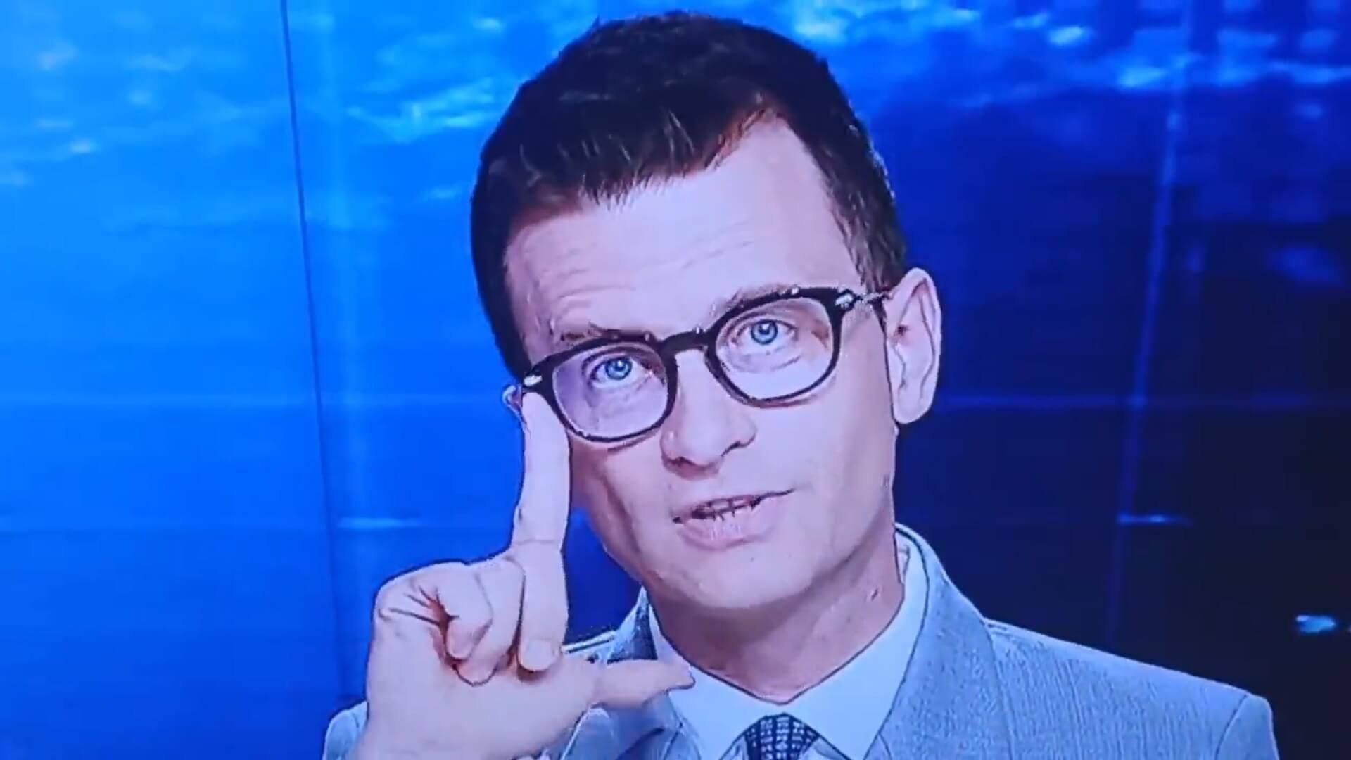 Prezenter TVP zapowiadał mecz Lech-Legia. W pewnym momencie pokazał znany gest [WIDEO] Obraz wpisu