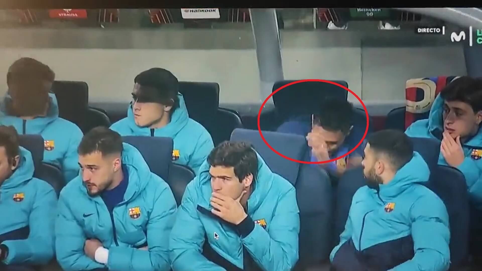 Nietypowy przypadek Raphinhi. Nabawił się urazu, wyładowując swoją złość po zejściu z boiska w meczu z Manchesterem United Obraz wpisu