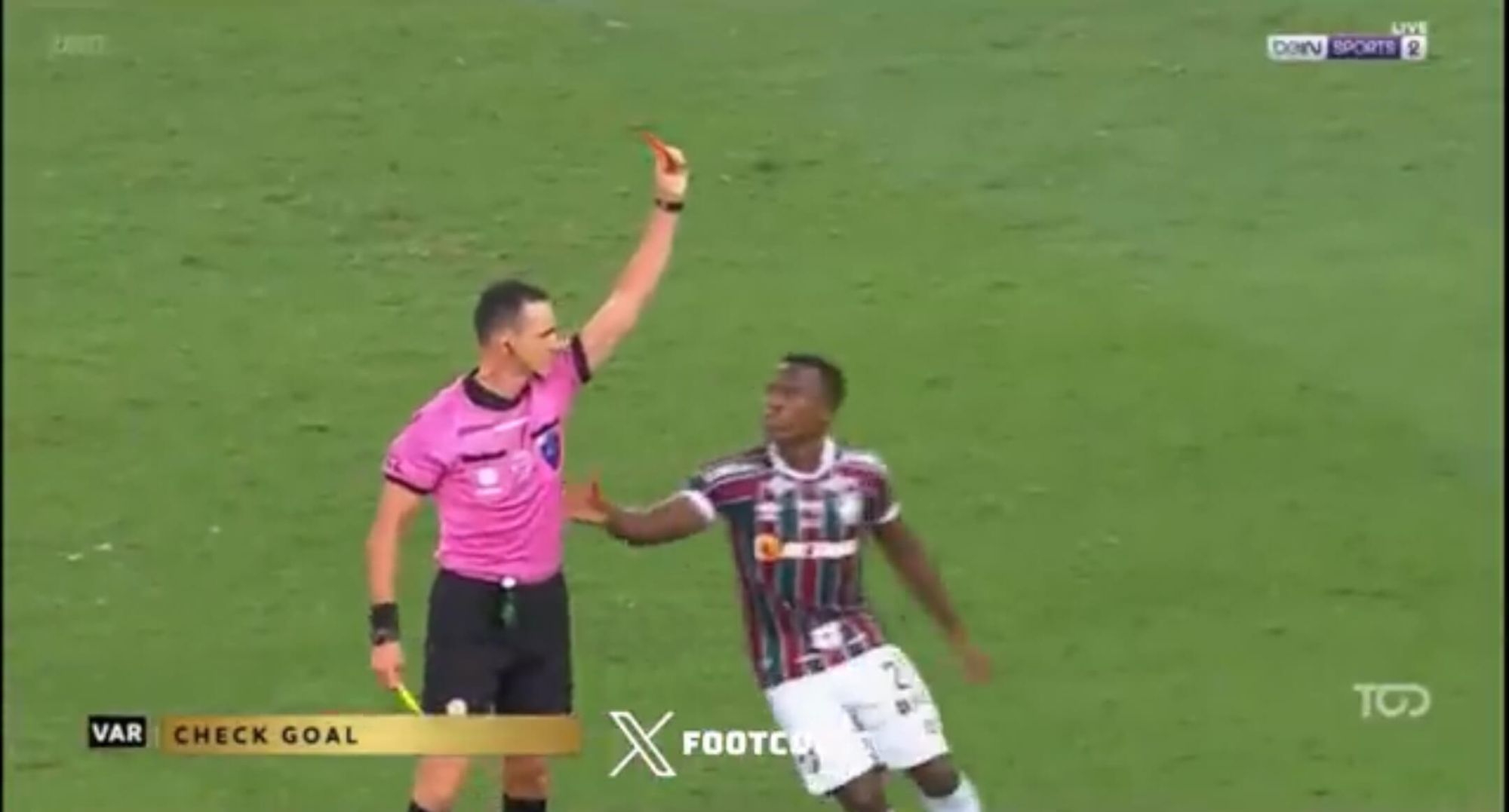 Finał Copa Libertadores. John Kennedy dał prowadzenie w dogrywce, po czym wyleciał z boiska [WIDEO] Obraz wpisu
