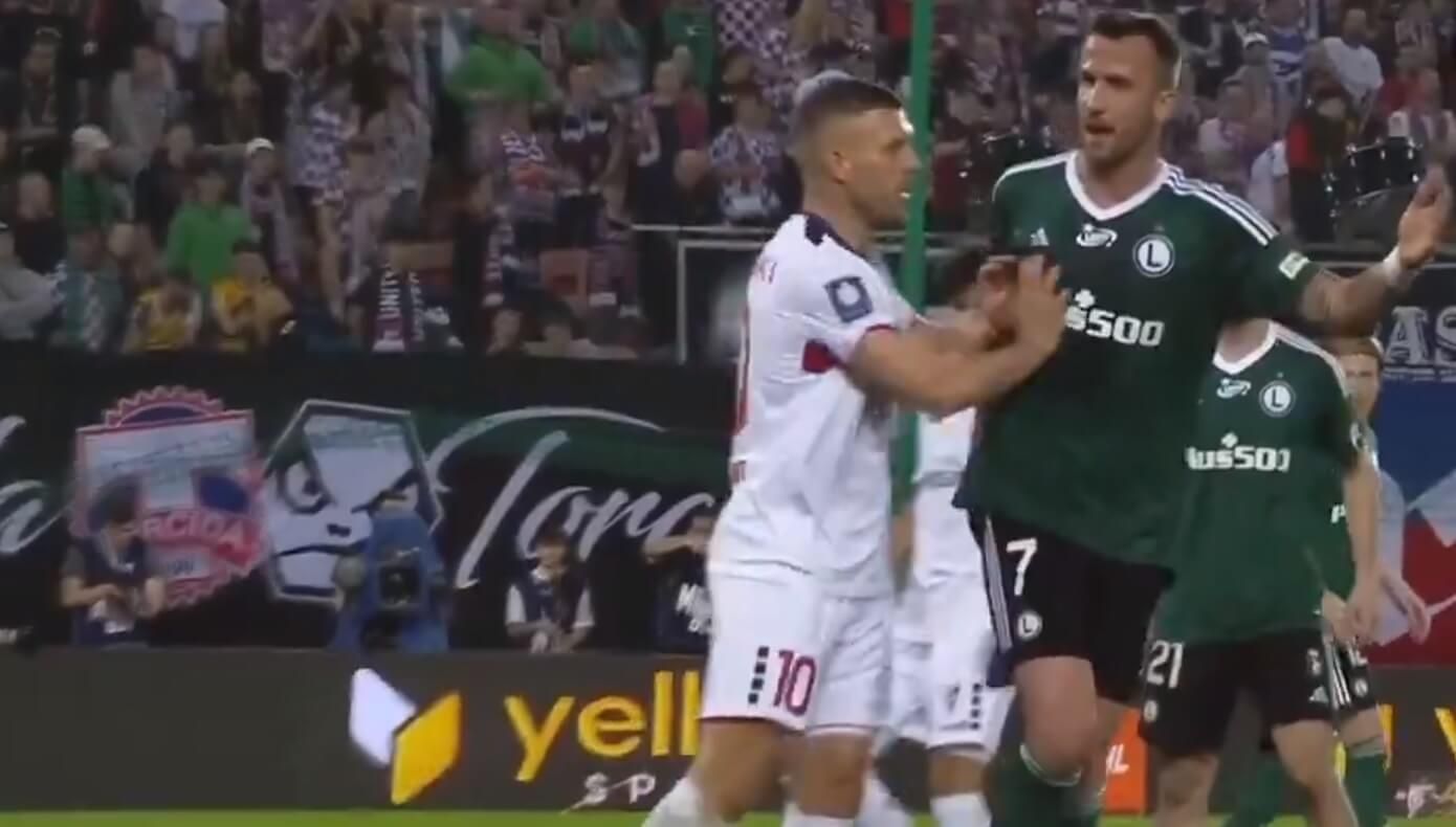 Lukas Podolski dogryza piłkarzowi Legii. „Graj z pasją albo wracaj do domu” Obraz wpisu