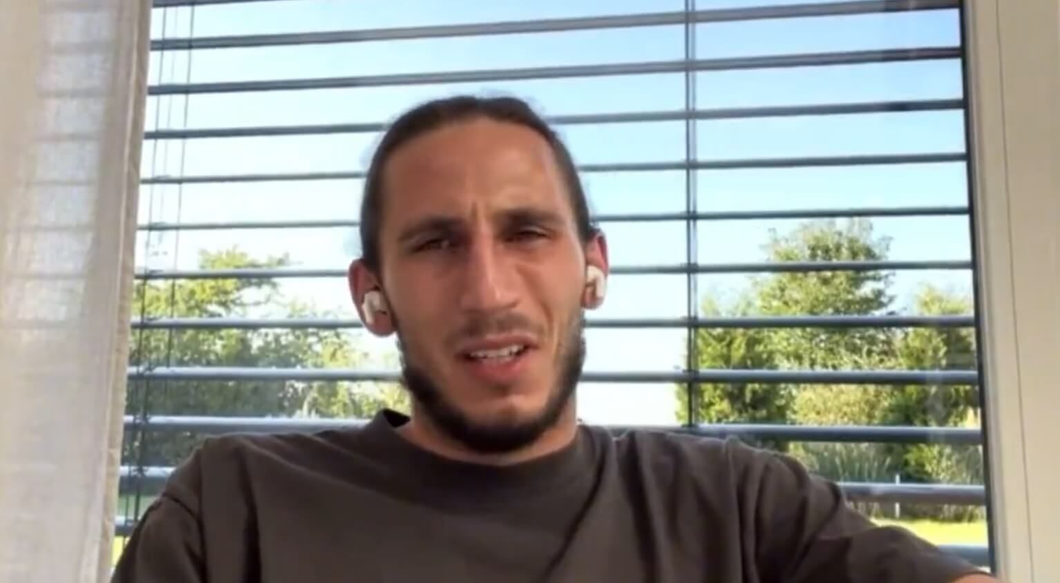 Kamil Grabara odnosi się do medialnych plotek: „To są jawne jaja” Obraz wpisu