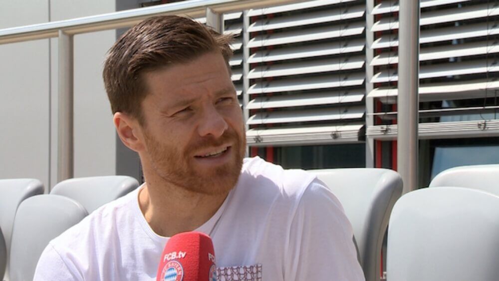 Xabi Alonso jak zwykle z klasą! Hiszpan wydał wielką kasę, żeby podziękować swojemu sztabowi Obraz wpisu