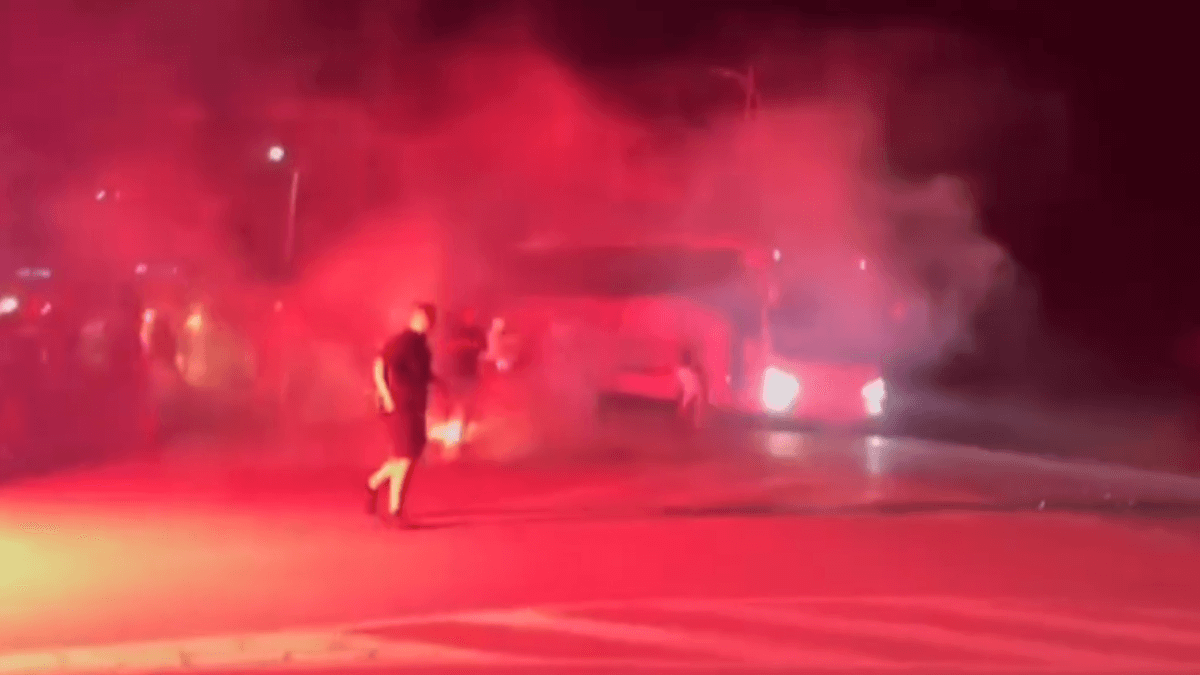 Atak na autokary Jagiellonii w Tiranie. Groźny incydent po meczu z Dinamem Obraz wpisu
