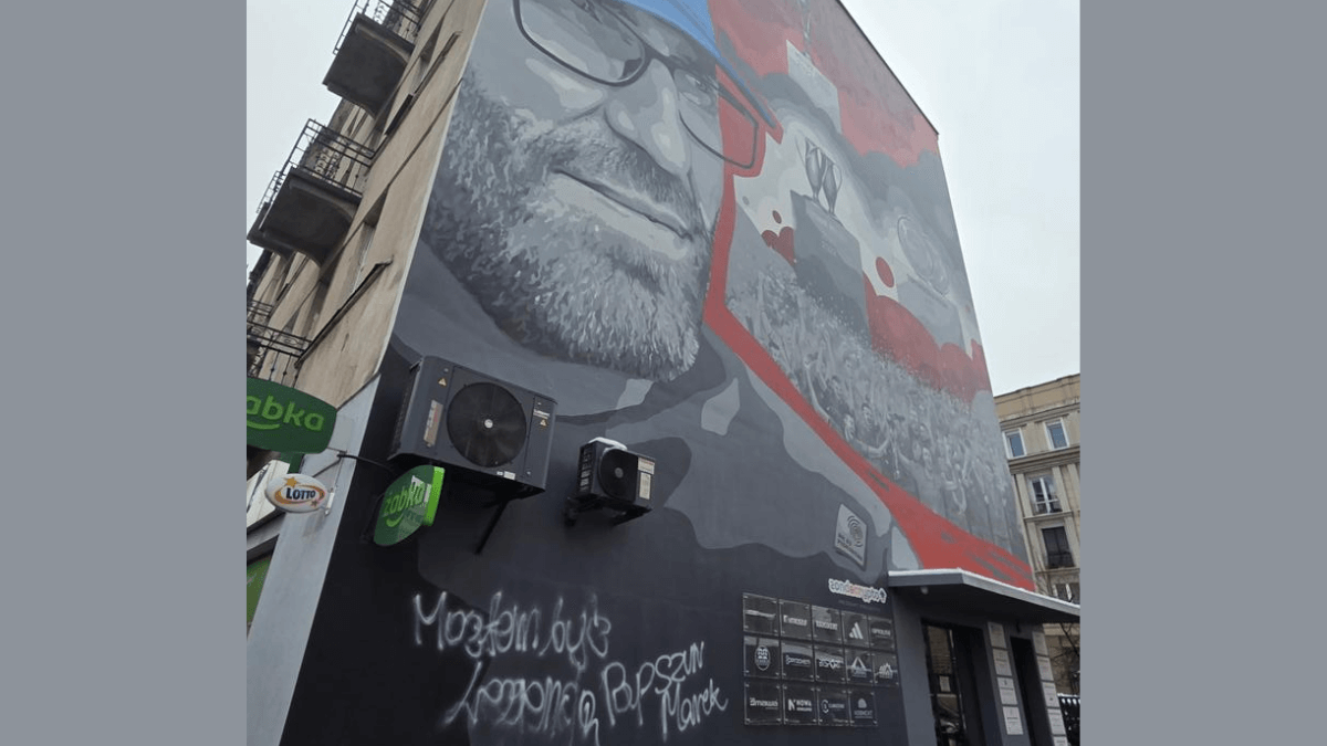 Kibice Rakowa odpowiedzieli Papszunowi. Popisali jego mural w Częstochowie Obraz wpisu