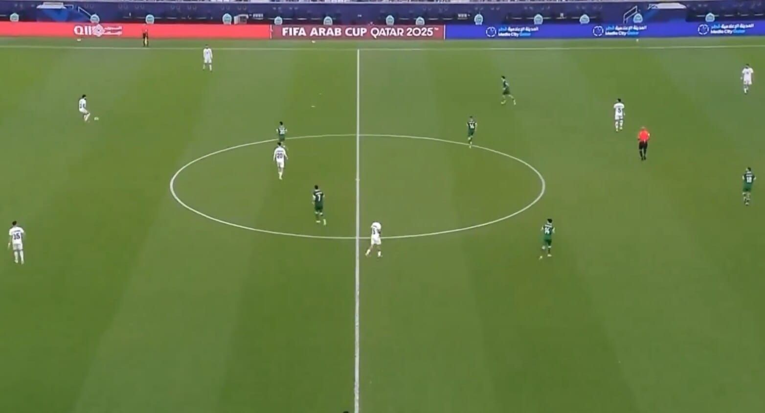 Remis dawał awans obu drużynom. Końcówka meczu wyglądała kuriozalnie [WIDEO] Obraz wpisu