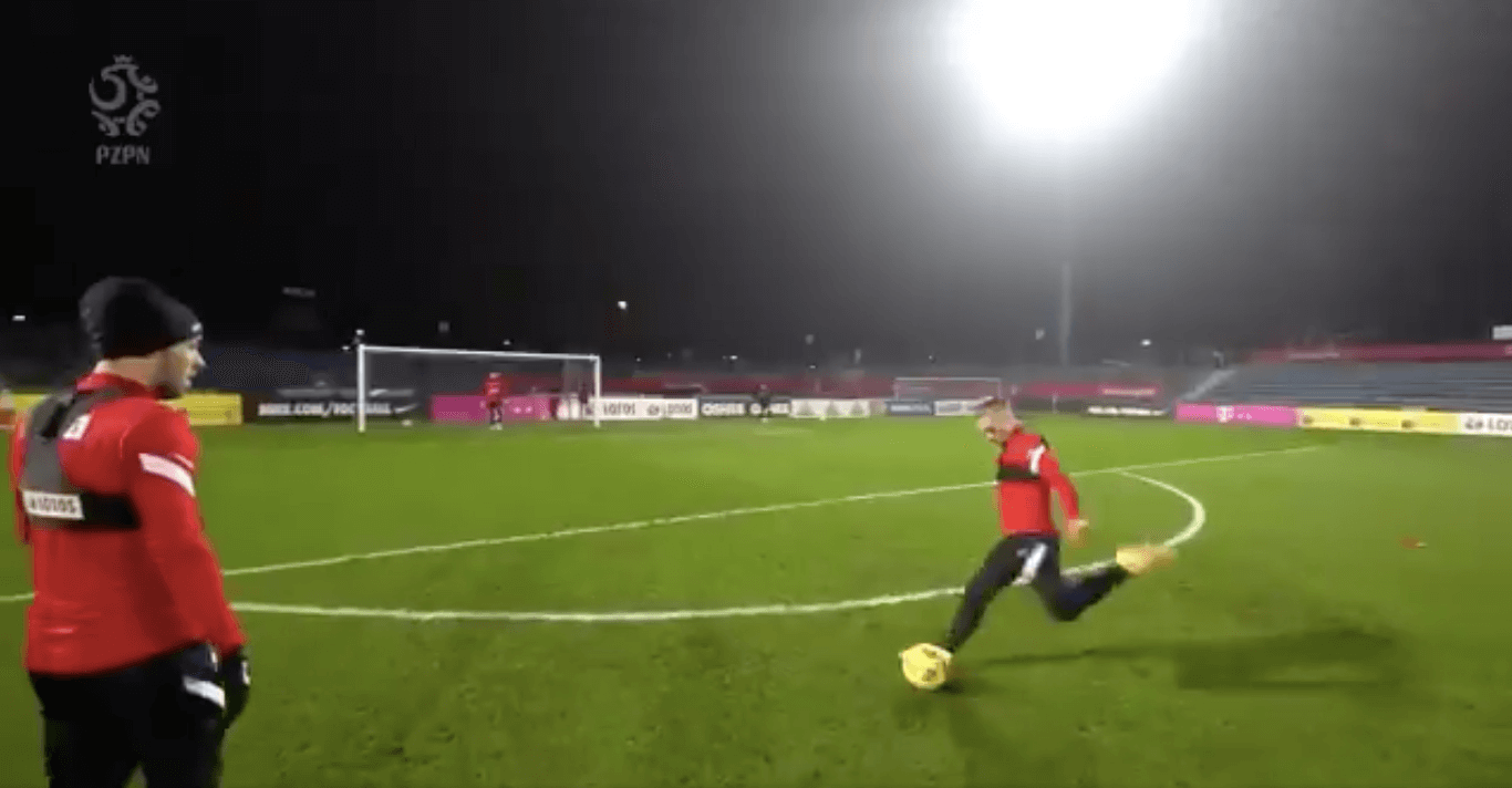 Płacheta bryluje na treningu! Świetny strzał młodego pomocnika [WIDEO] Zdjęcie główne wpisu