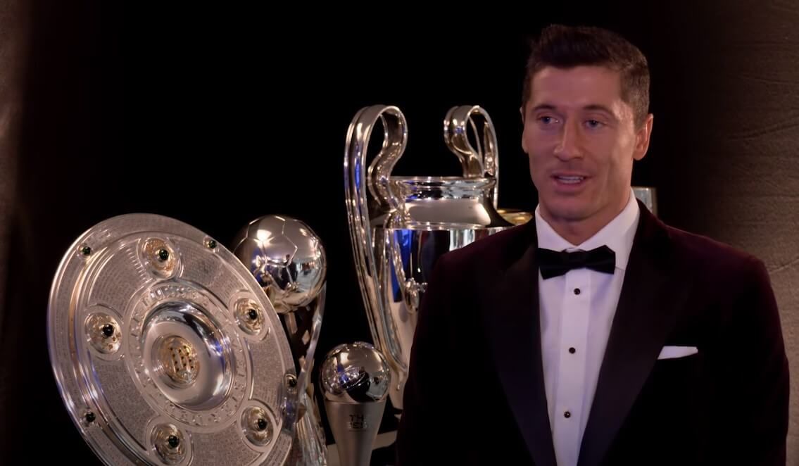 To był jego rok! Robert Lewandowski wybrany piłkarzem roku FIFA [REAKCJE] Zdjęcie główne wpisu