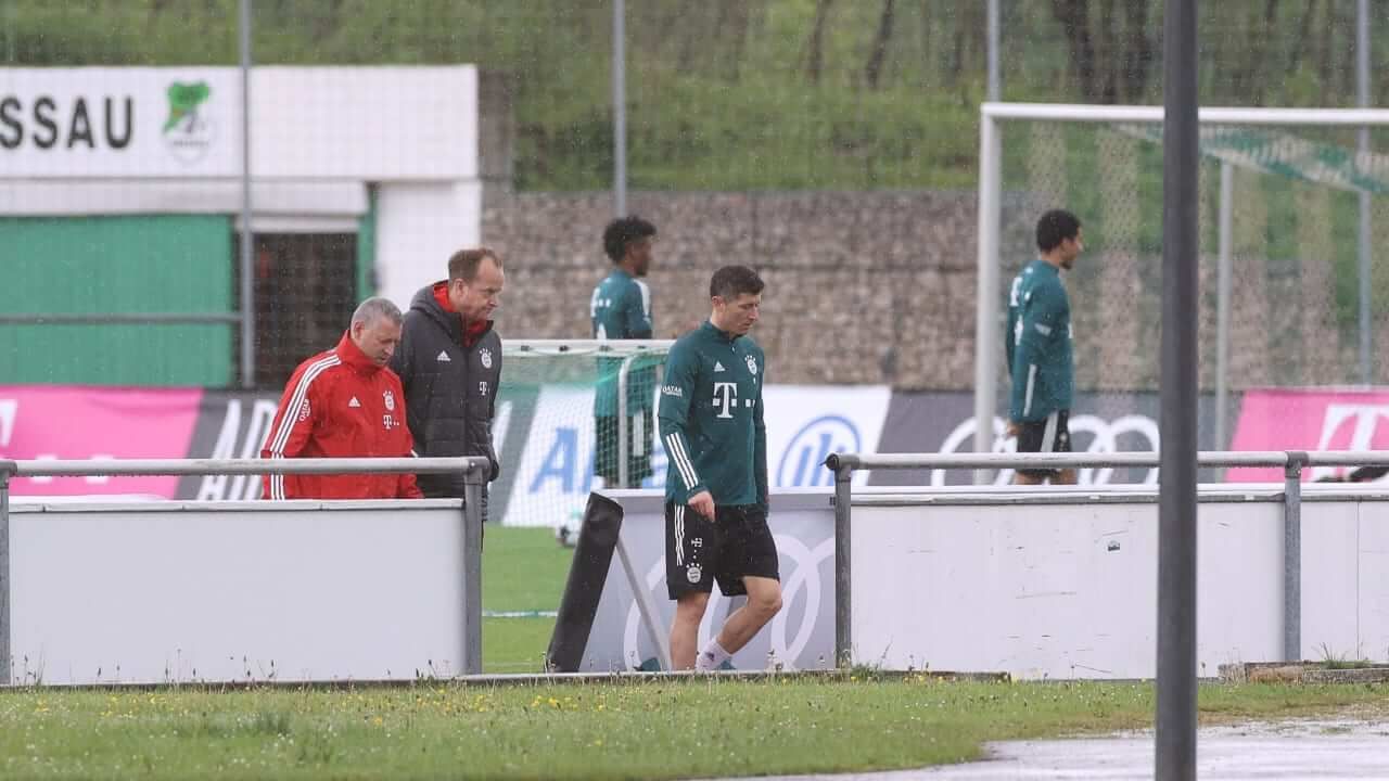 Lewandowski musi poczekać na transfer. Już jutro wróci do treningów z Bayernem Zdjęcie główne wpisu