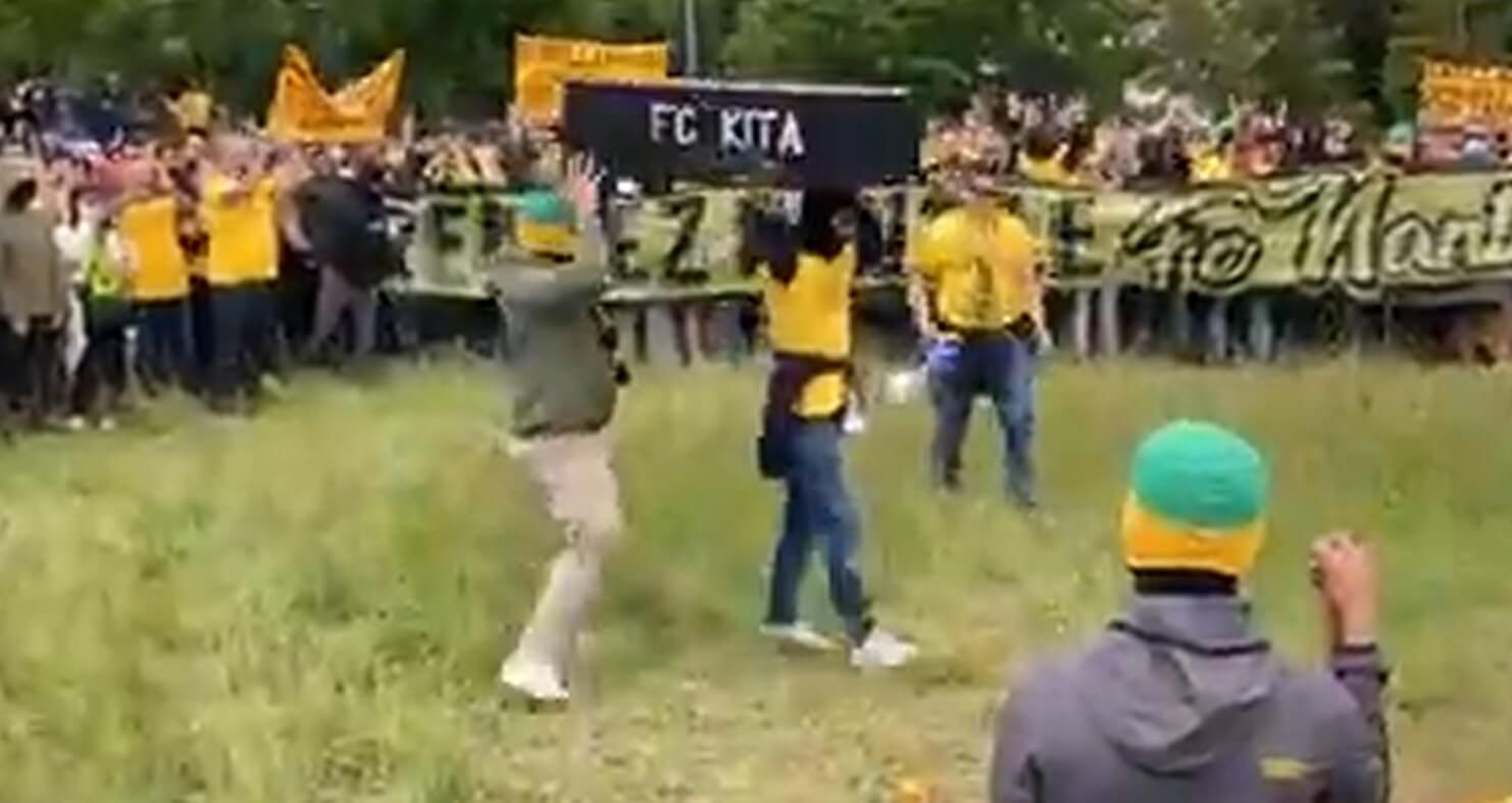 Pogrzeb polskiego właściciela klubu. Kibice Nantes przekroczyli kolejną granicę [WIDEO] Zdjęcie główne wpisu