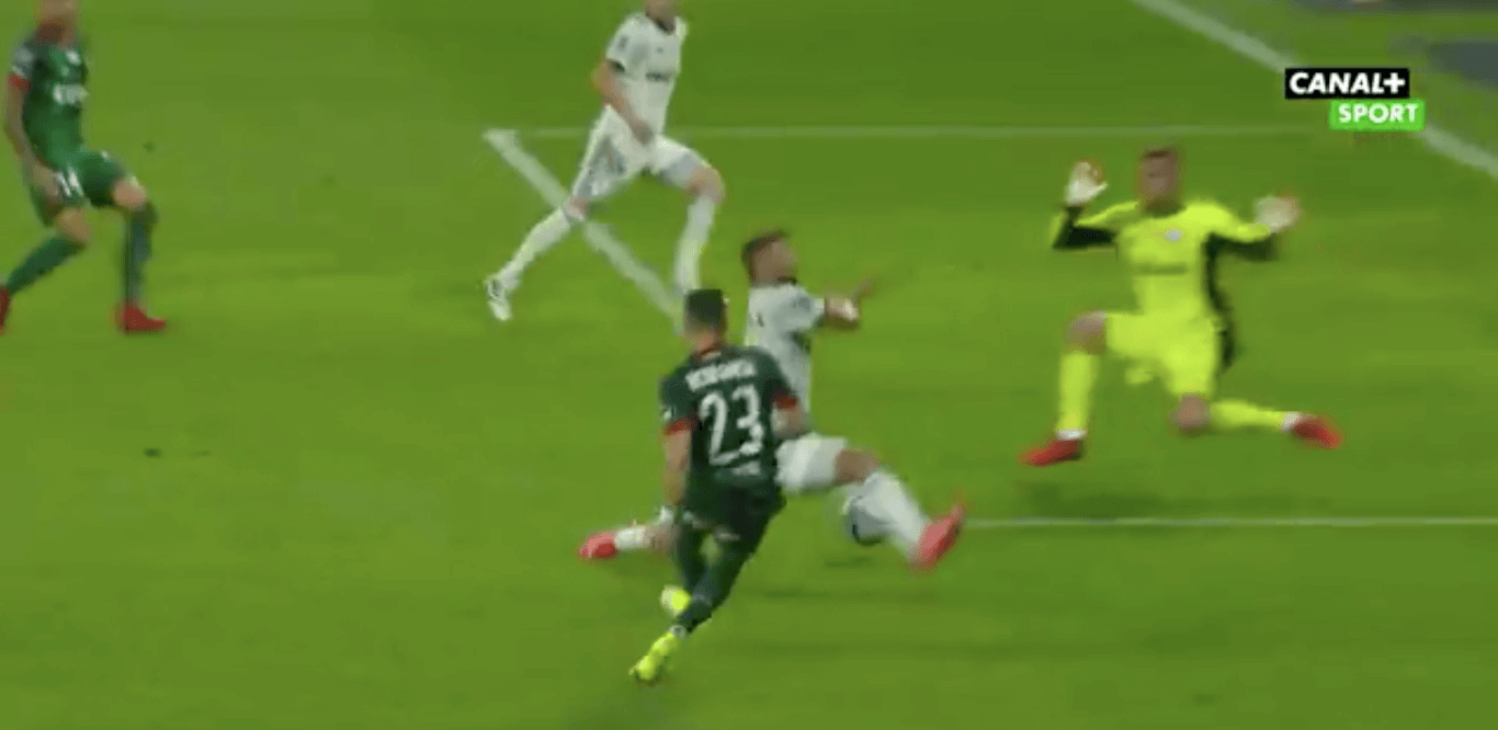 Przedziwny gol we Wrocławiu! Sędzia machnął chorągiewką, a Legioniści przestali bronić [WIDEO] Zdjęcie główne wpisu