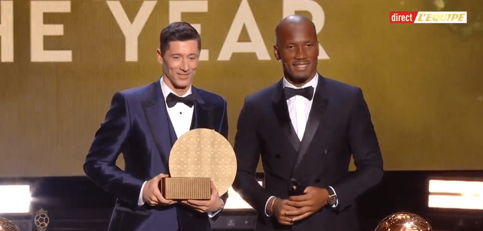 Robert Lewandowski z nagrodą na gali France Football! Polak Najlepszym Napastnikiem Roku [WIDEO] Zdjęcie główne wpisu