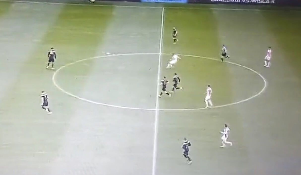 Odważna próba Rivaldinho z połowy boiska. Bramkarz odprowadził piłkę wzrokiem… na aut [WIDEO] Zdjęcie główne wpisu