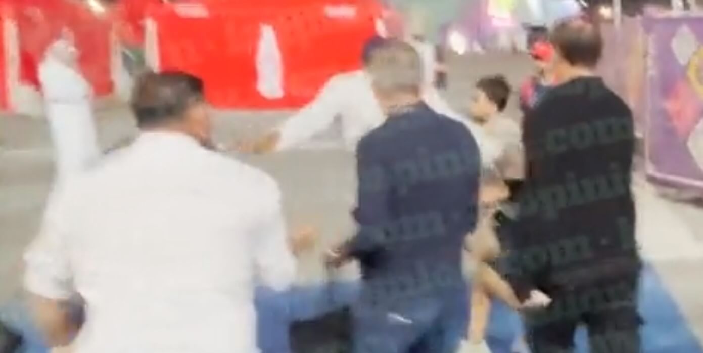 Zachowanie niegodne legendy. Samuel Eto’o kopnął kibica po meczu Brazylii z Koreą Południową [WIDEO] Zdjęcie główne wpisu
