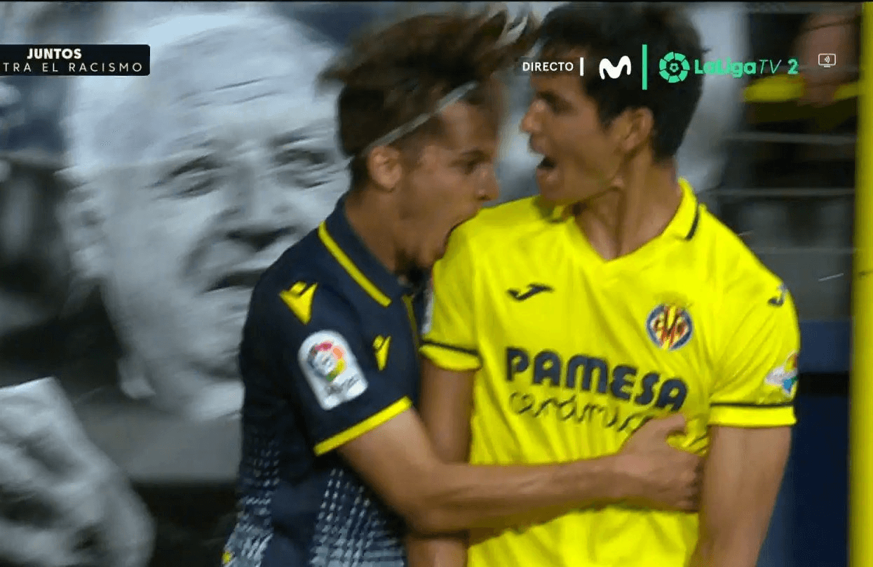 Nietypowa sytuacja na meczu w Hiszpanii. Ugryzł przeciwnika i nie zobaczył nawet żółtej kartki [WIDEO] Zdjęcie główne wpisu