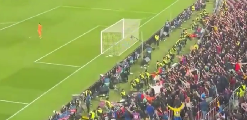 Kibice Barcelony powitali Szczęsnego! Owacje i gromkie: "Fumador, fumador!" [WIDEO] Obraz wpisu