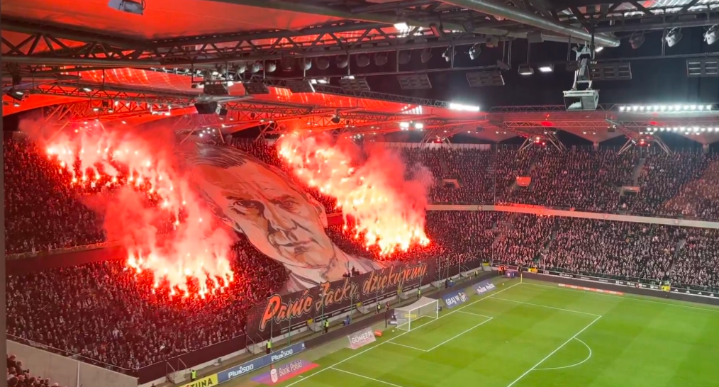 Niesamowita oprawa kibiców Legii. Upamiętnili Jacka Magierę [WIDEO] Obraz wpisu