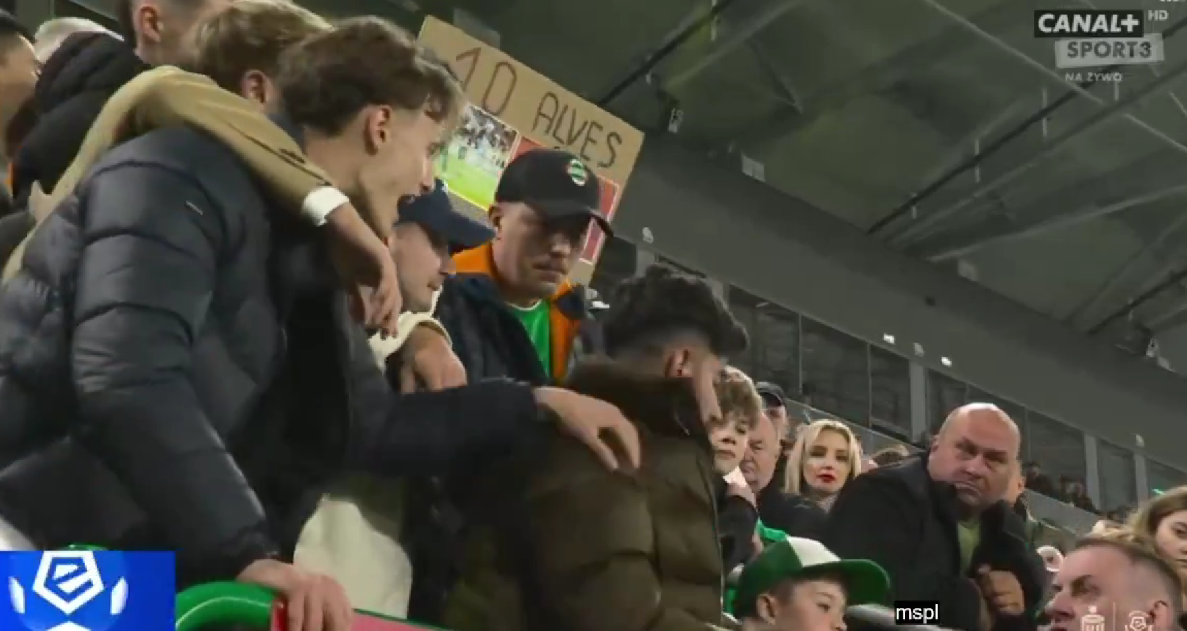 Kibic Radomiaka przekroczył granicę. Zaatakował Gholizadeha podczas meczu z Lechem [WIDEO] Obraz wpisu