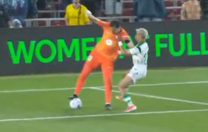 Szczęsny wszedł na boisko i zawalił bramkę. Koszmarny błąd  Polaka [WIDEO] Zdjęcie główne wpisu