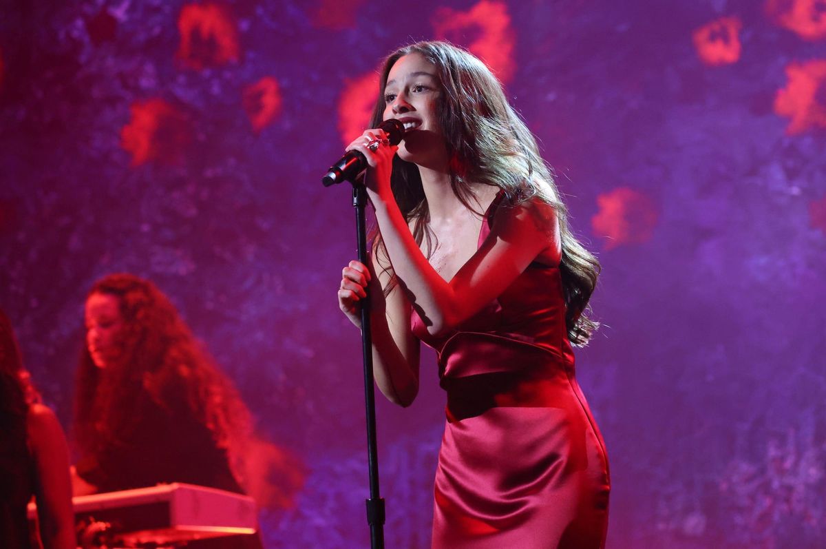Olivia Rodrigo Falls On Stage During Performance