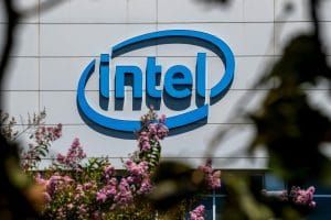 Intel Shares Surge 7% Following Strong Earnings Beat and Positive Guidance