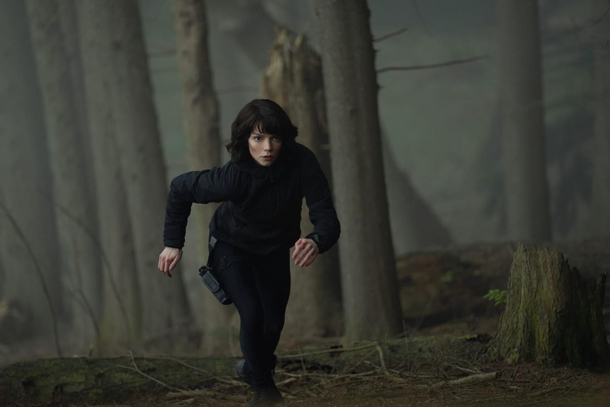 The Gorge (2025): A Love Survival Story Set in a Deadly World