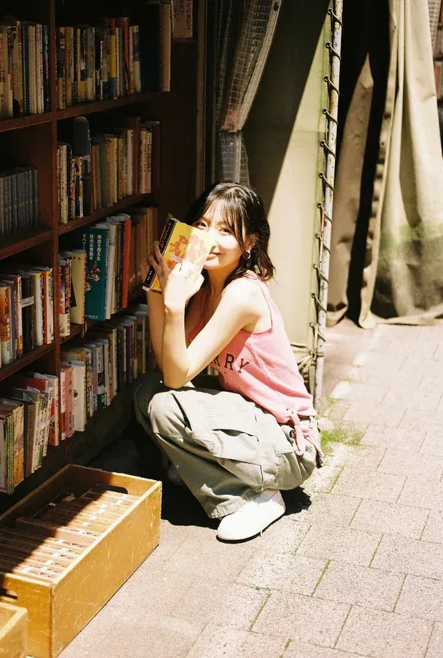 Lovelyz's Ryu Sujeong Unveil Her Charming 2025 Season's Greetings 'Turning Pages: The Book of My Year' - A Sneak Peek into Her Captivating Photobook
