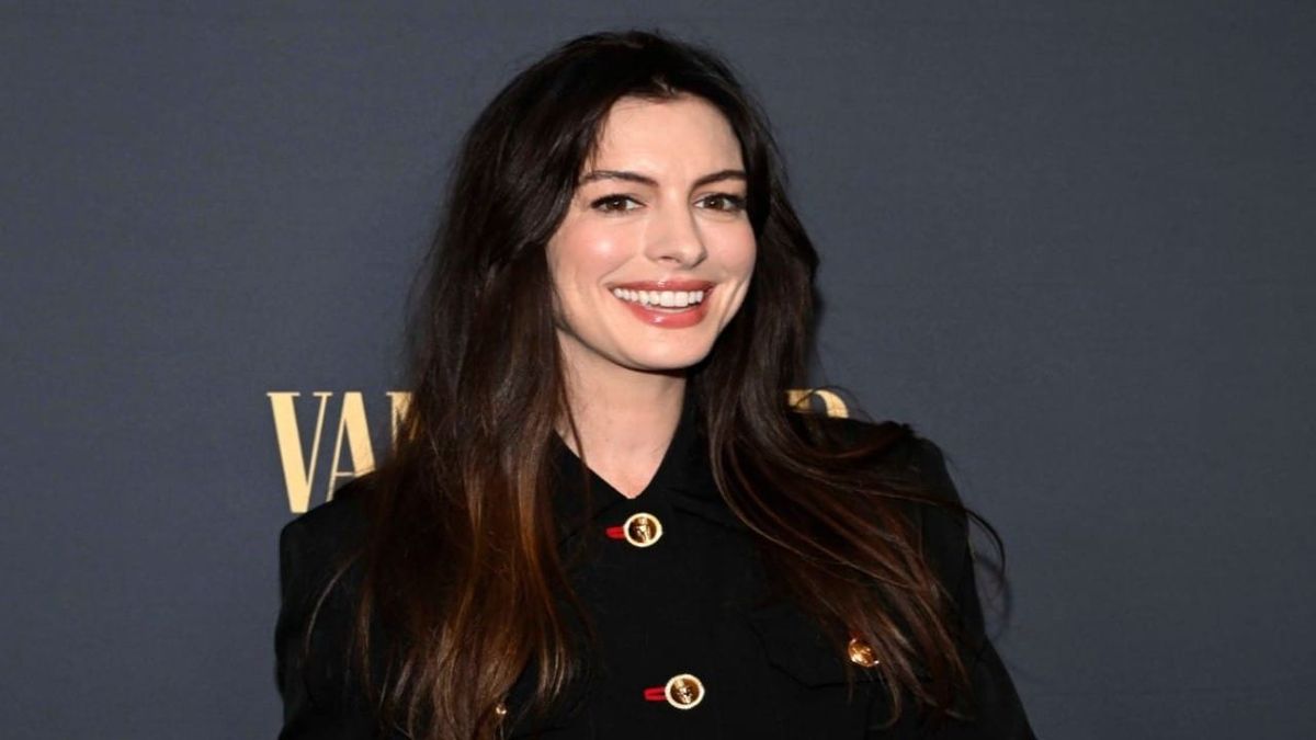 Anne Hathaway Reveals Her ‘Weird’ Bucket List Goal: Making a Christmas Movie