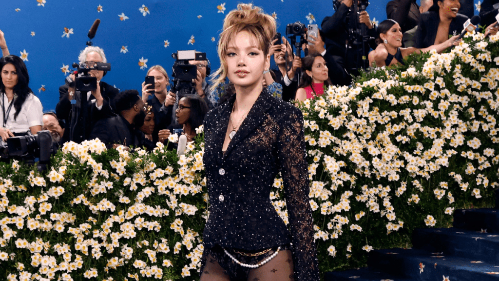 Outrage Over Lisa’s Dress at Met Gala 2025: Louis Vuitton Sets the Record Straight