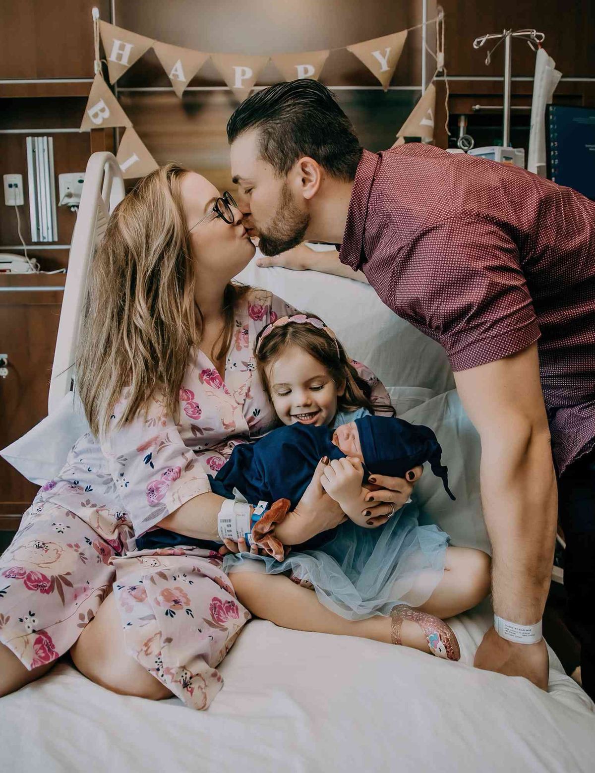 ‘90 Day Fiancé’ Star Elizabeth Castravet Mourns Loss of Her Dad