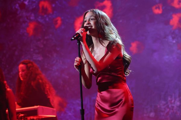 Olivia Rodrigo Falls On Stage During Performance
