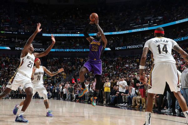 Davis Powers Lakers to Fifth Straight Win with Dominant Performance